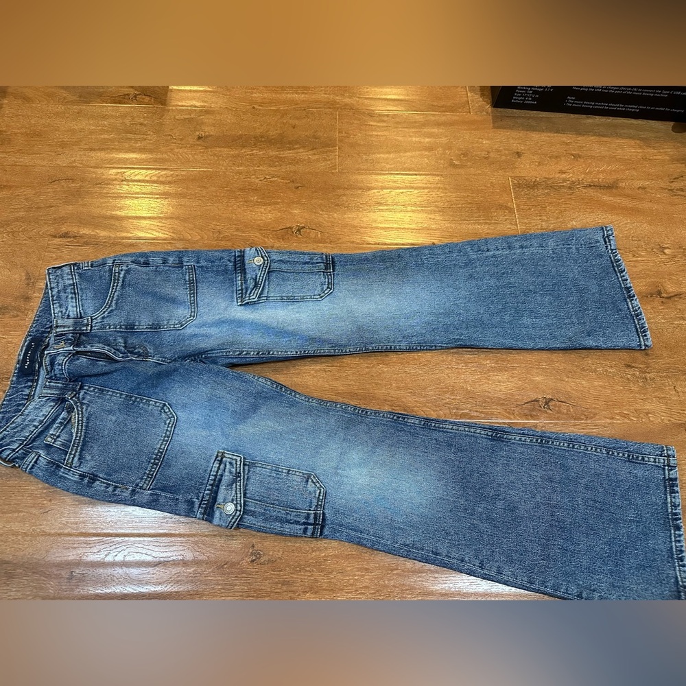 Aeropostale Blue Relaxed Jeans with Subtle Fading - Picture 1 of 7